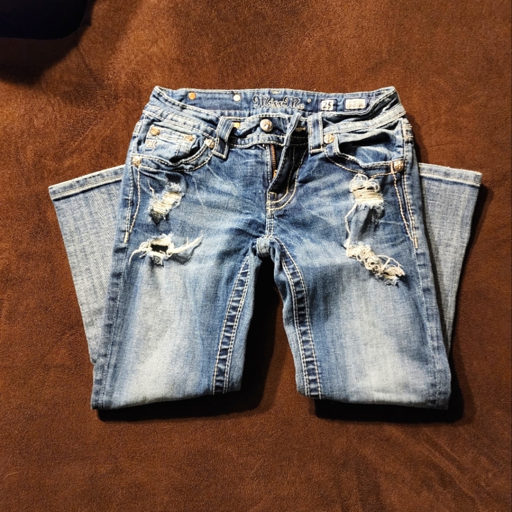 Miss Me Distressed Signature Cuffed Capri 25
